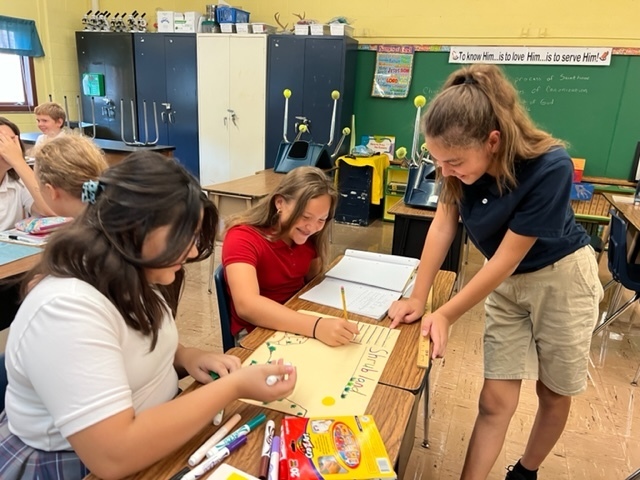 Students work together in Science class.