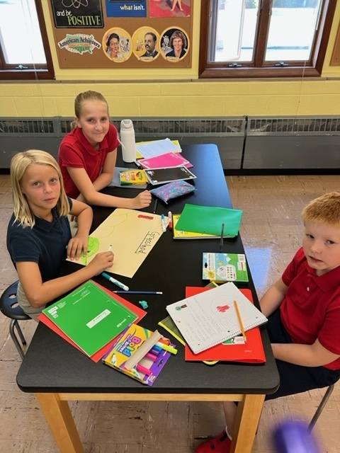 Students work together in Science class