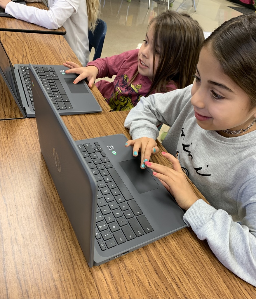 2nd graders with Chromebooks