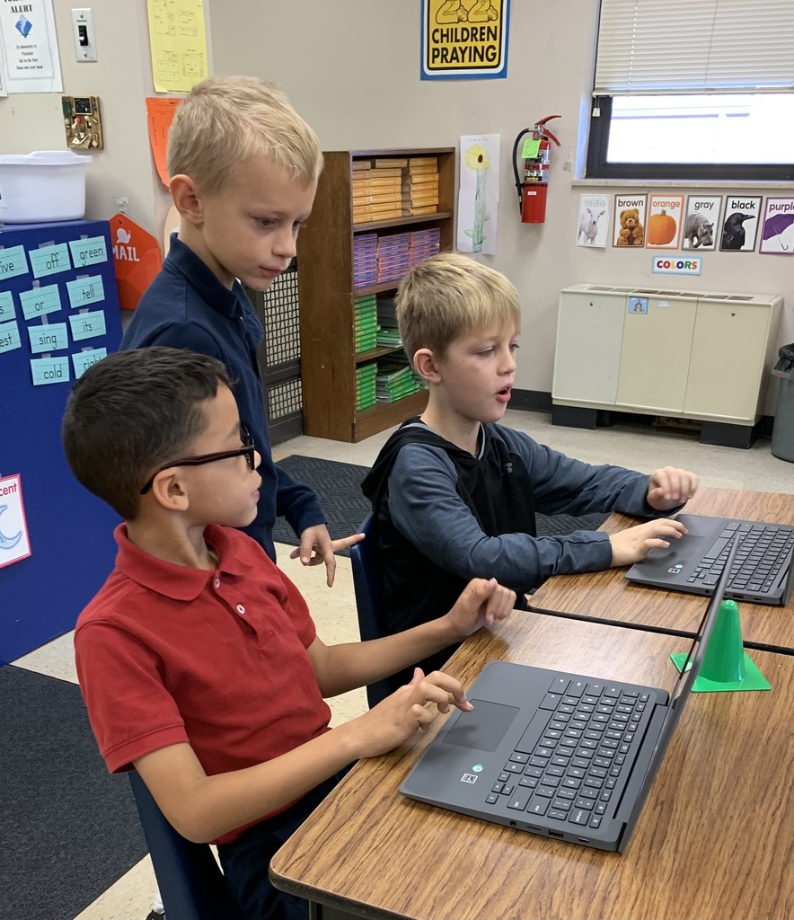 2nd graders with Chromebooks